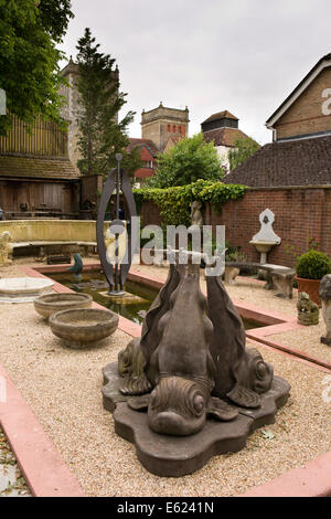 Royaume-uni l'Angleterre, dans le Dorset, Gillingham, Wyke, Talisman, rare à la vente d'ornements de jardin en plein air Banque D'Images