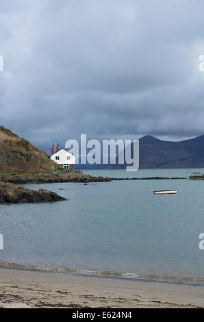 Barque amarrée à Porthdinllaen Bay, Gwynedd, au nord du Pays de Galles Banque D'Images