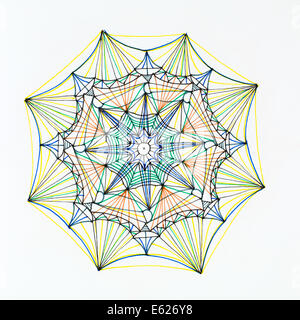 Mandala coloré dessiné à la main sur fond blanc Banque D'Images