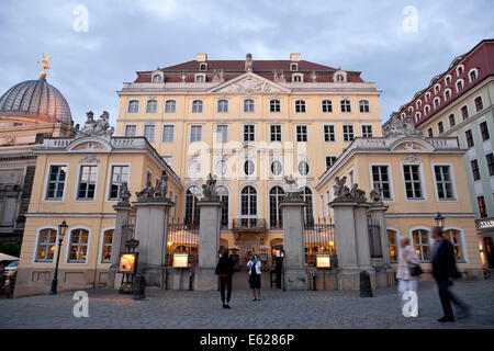 Le bâtiment baroque, Coselpalais et Restaurant à Neumarkt nouvelle place du marché à Dresde, Saxe, Allemagne, Europe Banque D'Images