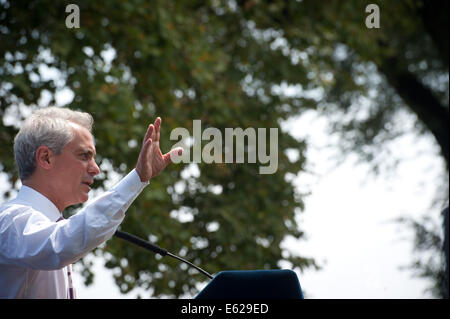 Manhattan, New York, USA. 11e Août, 2014. Le maire de Chicago Rahm Emanuel parle comme Le Maire Bill De Blasio organise une réunion de la Conférence des maires des États-Unis ''Villes d'occasion Task Force'' et signe un engagement à l'action, Gracie Mansion, le lundi 11 août 2014. Credit : Bryan Smith/ZUMA/Alamy Fil Live News Banque D'Images