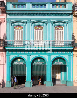 Les bâtiments en face du Capitol, le Paseo del Prado (Marti), La Havane, Cuba Banque D'Images