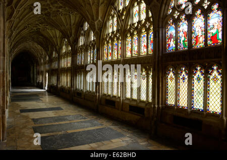 Vitraux de Cloisters Banque D'Images