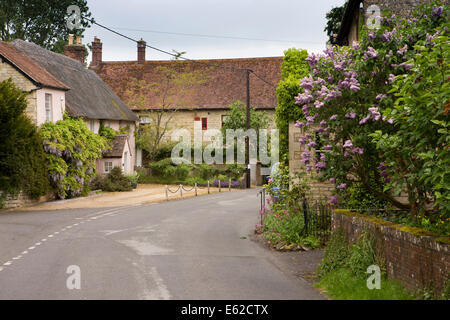 Royaume-uni l'Angleterre, dans le Dorset, Marnhull, Burton Street, maisons de village idyllique Banque D'Images