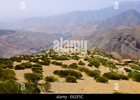 Aguersafen Tachguette Tafinegout,Villages Vues de haut, passe Tiz-n-Test Pass (2093 mètres) Route 203,Maroc Banque D'Images