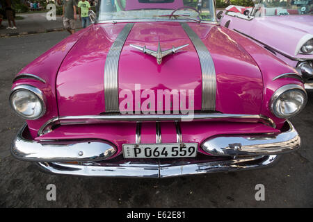 Ancien 1950 Pontiac Star Chief voiture décapotable, La Havane, Cuba Banque D'Images