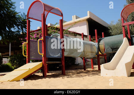 Frontière de Gaza. 12e Août, 2014. Structures renforcées enveloppent les pépinières d'enfants dans le kibboutz Magen, adjacente à la frontière de Gaza et ciblées par des mortiers et des roquettes du Hamas depuis 2001. Credit : Alon Nir/Alamy Live News Banque D'Images