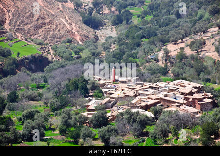 Aguersafen Tachguette Tafinegout,Villages Vues de haut, passe Tiz-n-Test Pass (2093 mètres) Route 203,Maroc Banque D'Images