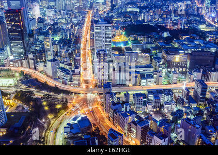 Tokyo, Japon cityscape sur Roppongi Junction au soir. Banque D'Images