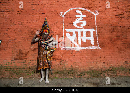 Un temple de Pashupatinath Saddhu de vagues à Katmandou, Népal Banque D'Images