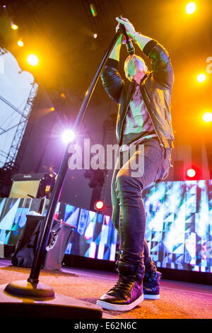 Chicago, Illinois, USA. 10e Août, 2014. Le chanteur du groupe Chris Daughtry Daughtry il se produit à la première banque du mérite sur Pavillon Nordique à Chicago, Illinois © Daniel DeSlover/ZUMA/Alamy Fil Live News Banque D'Images