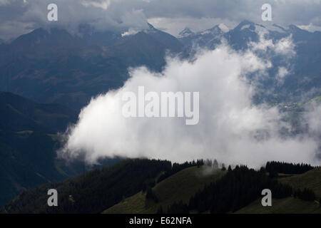 Storm cloud du Hoher Tenn et grosses Weisbachhorn et l ci-dessus Kitzsteinhorn Kaprun Zell am See Salzbourg Autriche Banque D'Images