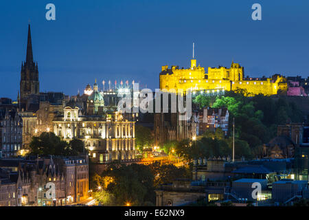Crépuscule sur le vieux château et la ville d'Édimbourg, en Écosse, Banque D'Images