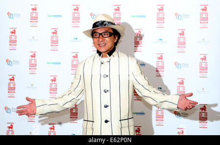 Londres, Royaume-Uni. 12e Août, 2014. L'acteur Jackie Chan assiste à un photocall pour présenter une projection spéciale de "Chinese Zodiac' à Londres, Angleterre, le 12 août 2014. Credit : Han Yan/Xinhua/Alamy Live News Banque D'Images