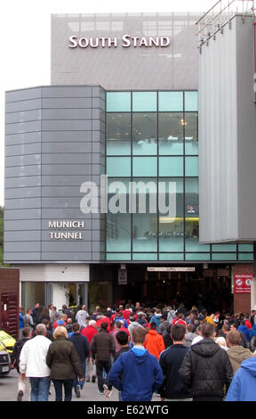 Manchester, UK. 12e Août, 2014. Réunis14 - Manchester United v Valence. Le premier match à domicile pour le nouveau manager Louis Van Gaal et le dispositif de pré saison finale avant la saison de foot 2014-2015 - le coup d'Old Trafford, Manchester, Angleterre le 12 août 2014 sur la photo - le Tunnel de Munich, un mémorial pour les joueurs qui sont morts dans le crash d'air de Munich de 1958. Credit : KEITH MAYHEW/Alamy Live News Banque D'Images