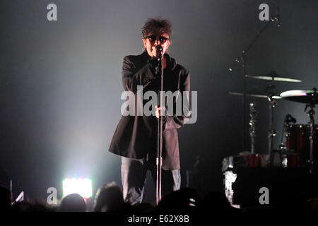 Toronto, Canada. 12 août 2014. Groupe de rock anglais Echo & The Bunnymen avec le chanteur Ian McCulloch en prestation au Danforth Music Hall à l'appui de leur nouvel album METEORITIES. Credit : EXImages/Alamy Live News Banque D'Images