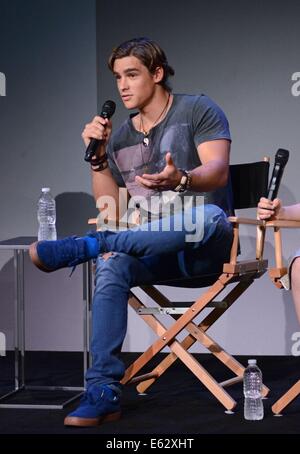 New York, NY, USA. 12e Août, 2014. Brenton Thwaites en apparence en magasin pour répondre aux cinéastes : le donateur, l'Apple Store de Soho, New York, NY 12 août 2014. Credit : Derek Storm/Everett Collection/Alamy Live News Banque D'Images