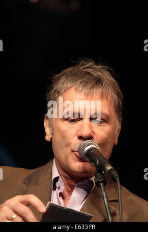 L'Iron Maiden Bruce Dickinson assiste à cette année, le grand Festival de la bière britannique de 2014 dans le quartier londonien de Kensington Olympia Banque D'Images