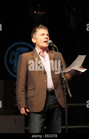 L'Iron Maiden Bruce Dickinson assiste à cette année, le grand Festival de la bière britannique de 2014 dans le quartier londonien de Kensington Olympia Banque D'Images