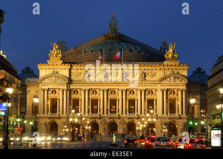 Au crépuscule de l'Opéra de Paris, Opéra National de Paris, Paris, France Banque D'Images