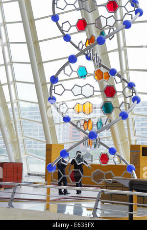 Monument de l'hélice de l'ADN dans le Musée des sciences, Cité des Arts et des Sciences, Valence, Espagne Banque D'Images