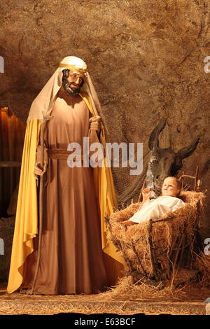 VATICAN - DÉCEMBRE 25 : scène de Saint Joseph et Jésus Christ de la crèche de noël le 25 décembre 2011 dans la Cité du Vatican Banque D'Images