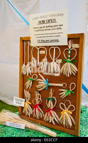 Exposition encadrée de chariots de maïs traditionnels Driffield Country Show East Yorkshire Angleterre Royaume-Uni GB Grande-Bretagne Banque D'Images