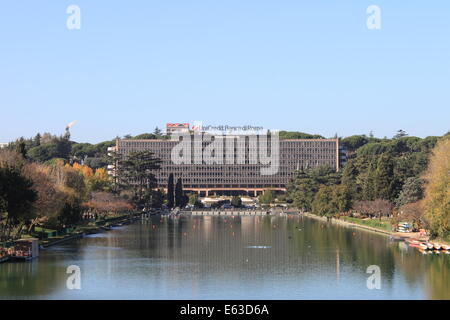 ROME - 8 DÉCEMBRE : bâtiment du siège d'UniCredit Banca di Roma le 8 décembre 2011 à Rome, Italie Banque D'Images