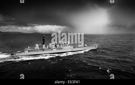 Le HMS Edinburgh (1985 - 2013) le dernier des 14 destroyers de type 42, qui a servi dans la Royal Navy entre 1975 et 2013 Banque D'Images