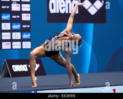 Berlin, Allemagne. 13e Août, 2014. Sona BERNARDOVA CZE SOLO tour préliminaire 32e LEN Championnat d'Action Crédit : Synchro Plus Sport/Alamy Live News Banque D'Images