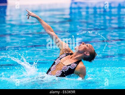 Berlin, Allemagne. 13e Août, 2014. Sona BERNARDOVA CZE SOLO tour préliminaire 32e LEN Championnat d'Action Crédit : Synchro Plus Sport/Alamy Live News Banque D'Images