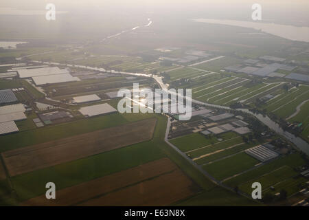 Vue aérienne d'un avion survolant l'Europe Banque D'Images