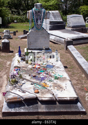 Gypsy tombes familiales à un cimetière à Meridian Mississippi Banque D'Images