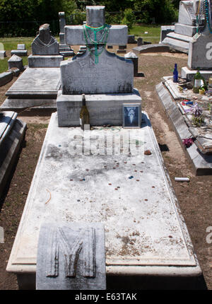 Gypsy tombes familiales à un cimetière à Meridian Mississippi Banque D'Images