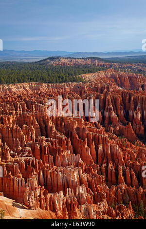 Les cheminées à Bryce Amphitheater, vu de Inspiration Point, Bryce Canyon National Park, Utah, USA Banque D'Images