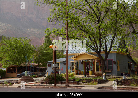 Maison décorée, main street, Springdale, par Zion National Park, Utah, USA Banque D'Images