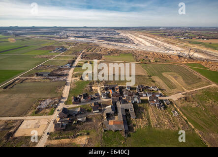 Vue aérienne, Inden mine de lignite à ciel ouvert avec le village détruit de Inden, Rhénanie du Nord-Westphalie, Allemagne Banque D'Images