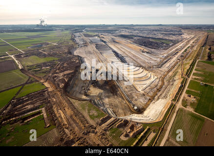 Vue aérienne, Inden mine de lignite à ciel ouvert avec le village détruit de Inden, Rhénanie du Nord-Westphalie, Allemagne Banque D'Images