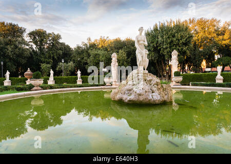 Fontaine de Vénus dans le parc de la Villa Borghese, Rome, Latium, Italie Banque D'Images