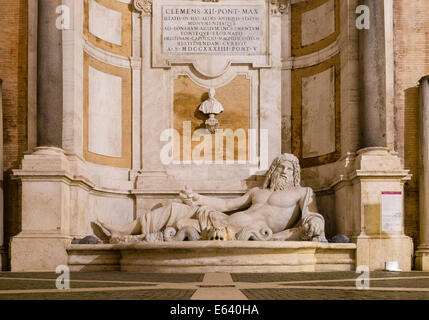 Statue de Marforio, l'un des cinq statues de parler de Rome, statue parlanti, 1er siècle de notre ère, le Palazzo Nuovo, Musées du Capitole Banque D'Images
