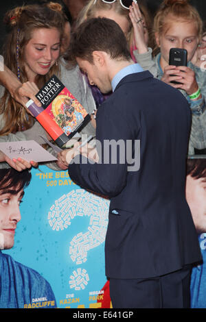 Londres, Royaume-Uni. 12e Août, 2014. Daniel Radcliffe participe à la UK Premiere des à Odéon West End le 12 août 2014 à Londres, en Angleterre. © dpa/Alamy Live News Banque D'Images