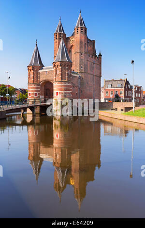 L'Amsterdamse Poort porte de ville à Haarlem, Pays-Bas Banque D'Images