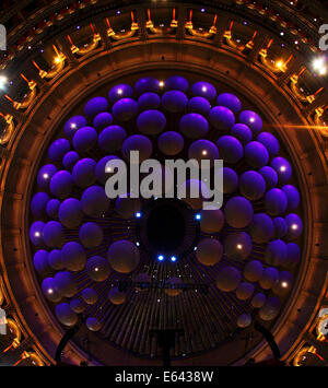 Son acoustique panneaux dans le toit de la Royal Albert Hall, London, UK Banque D'Images