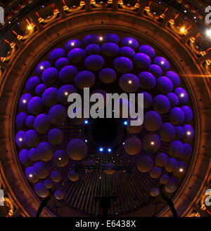 Son acoustique panneaux dans le toit de la Royal Albert Hall, London, UK Banque D'Images