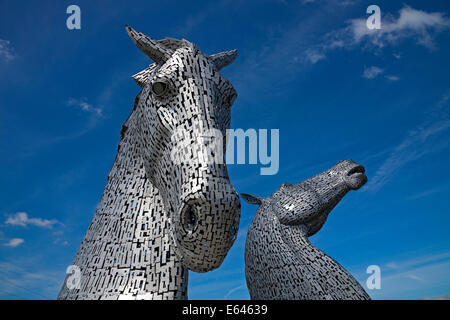 Les Kelpies structures équines, Helix Park, Falkirk, Ecosse, Royaume-Uni Banque D'Images