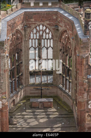 Fin de l'Est de l'ancienne cathédrale de Coventry qui a été bombardée par des avions allemands de la seconde guerre mondiale. Banque D'Images