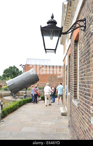 GREENWICH, Royaume-Uni - 21 août 2011 : les touristes visiter l'Observatoire Royal de Greenwich, Londres Banque D'Images