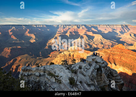 Vue panoramique du Grand Canyon South Rim au coucher du soleil. Grand Canyon, Arizona, USA. Banque D'Images