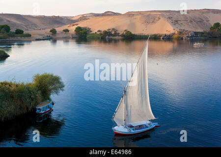 Voilier felluca sur Nil, Assouan, Egypte Banque D'Images