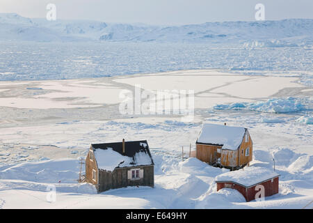 Tiniteqilaq et la glace de mer en hiver, E. Greenland Banque D'Images